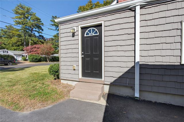 153 Shoe LN, Newport News, VA 23606