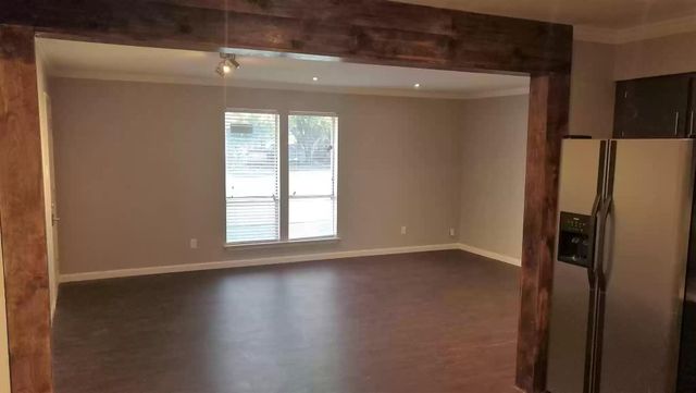1124 N Center Street, Arlington, TX 76011
