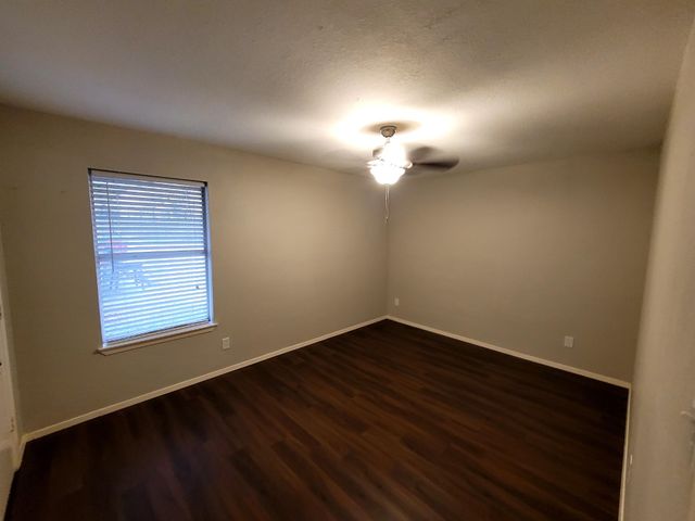 1124 N Center Street, Arlington, TX 76011