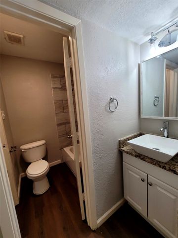 1124 N Center Street, Arlington, TX 76011