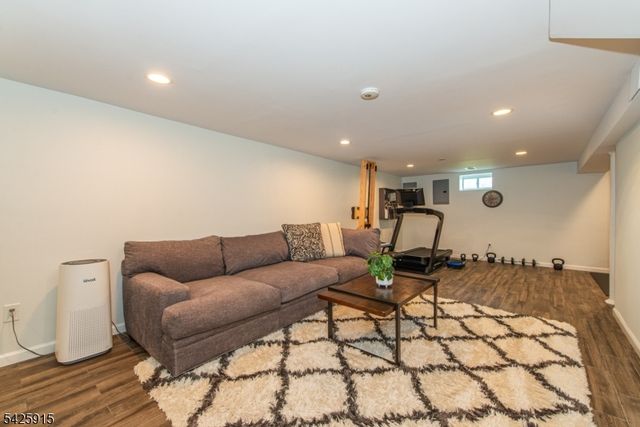 142 Crescent Rd, Florham Park Boro, NJ 07932