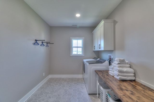 13 Lake Life Ct, Winchester, TN 37398
