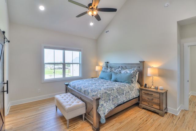 13 Lake Life Ct, Winchester, TN 37398