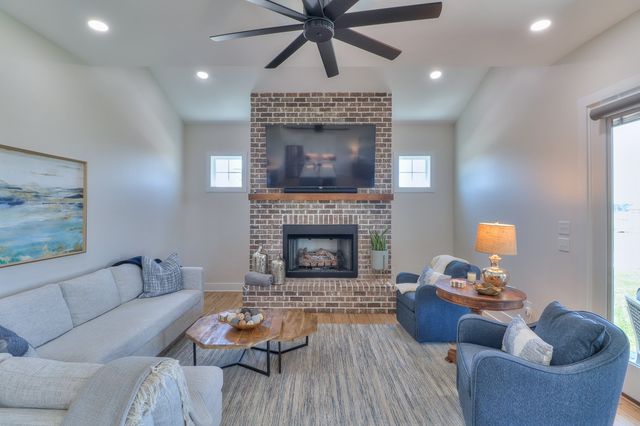 13 Lake Life Ct, Winchester, TN 37398
