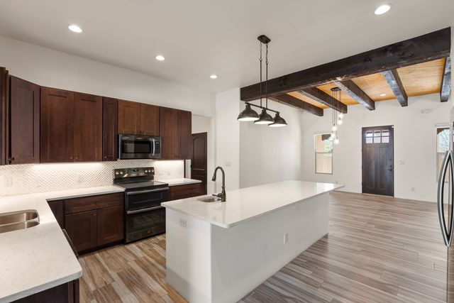 51 Bosquecillo, Santa Fe, NM 87508