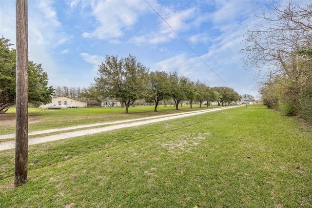 11910 Cedar Gully Road, Beach City, TX 77523