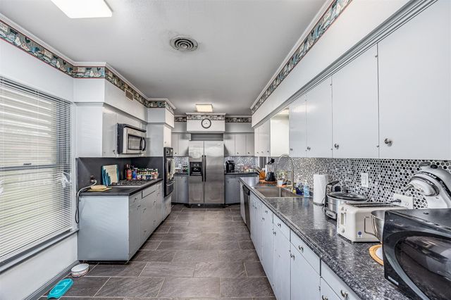 11910 Cedar Gully Road, Beach City, TX 77523