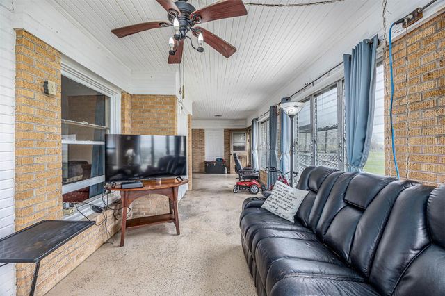 11910 Cedar Gully Road, Beach City, TX 77523