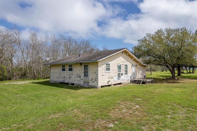 11910 Cedar Gully Road, Beach City, TX 77523