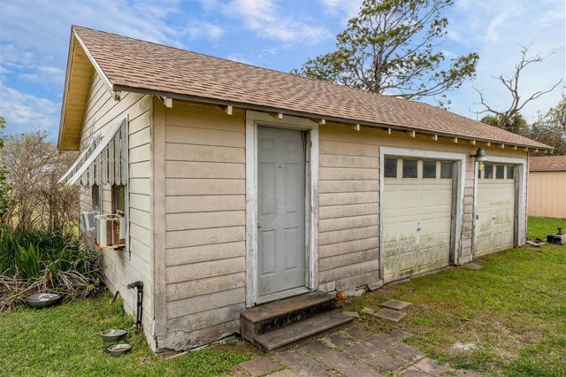 11910 Cedar Gully Road, Beach City, TX 77523