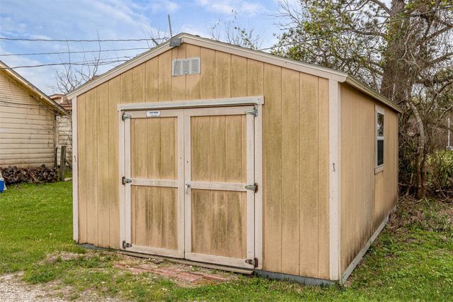 11910 Cedar Gully Road, Beach City, TX 77523