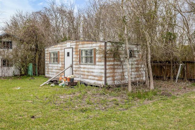 11910 Cedar Gully Road, Beach City, TX 77523