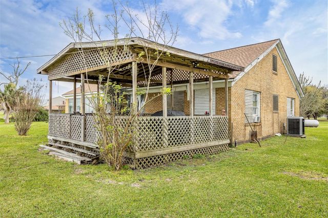 11910 Cedar Gully Road, Beach City, TX 77523