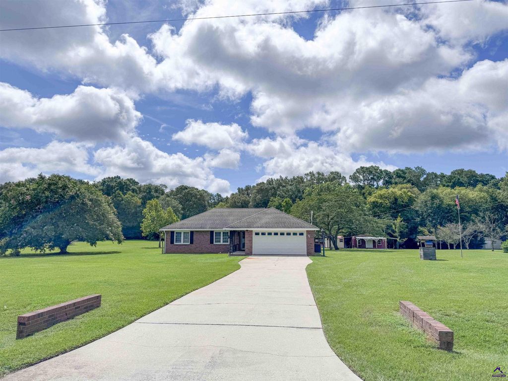 72 Shawnee Cir., Byron, GA 31008