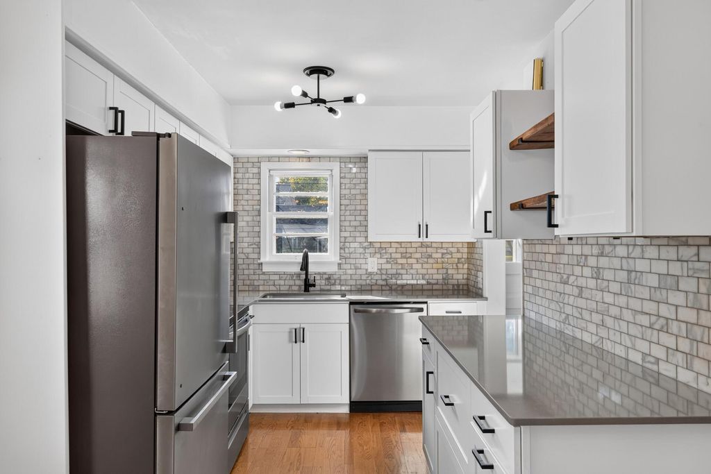 3943 Thomas Avenue N, Minneapolis, MN 55412