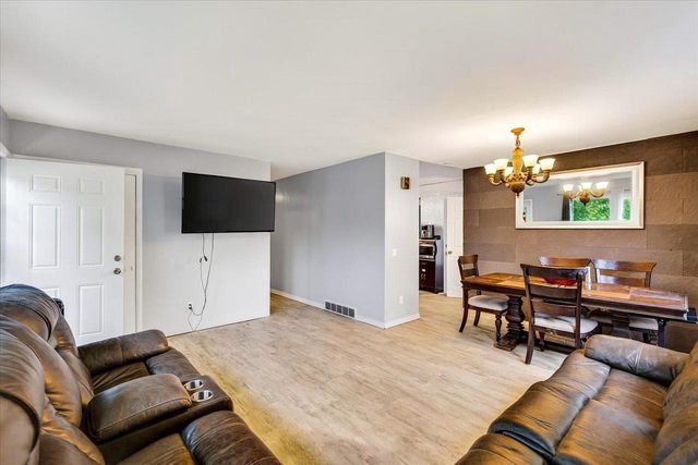 1909 Tennyson Lane, Madison, WI 53704