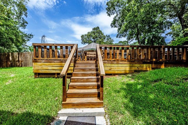 1856 Rollingwood Drive, Huntsville, TX 77340