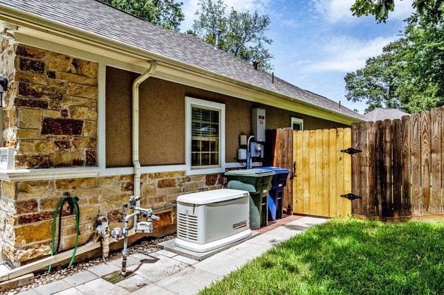 1856 Rollingwood Drive, Huntsville, TX 77340