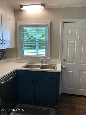 604 Laroque Avenue, Maysville, NC 28555