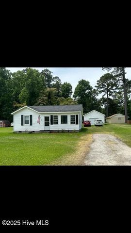 604 Laroque Avenue, Maysville, NC 28555
