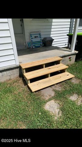 604 Laroque Avenue, Maysville, NC 28555