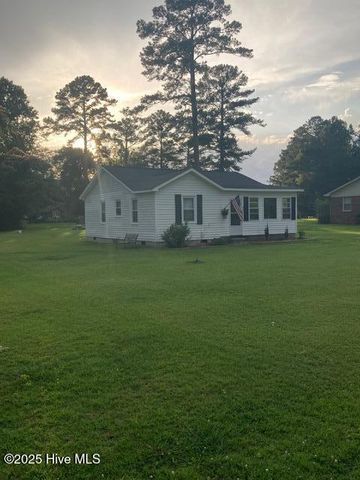 604 Laroque Avenue, Maysville, NC 28555