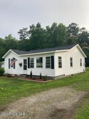 604 Laroque Avenue, Maysville, NC 28555