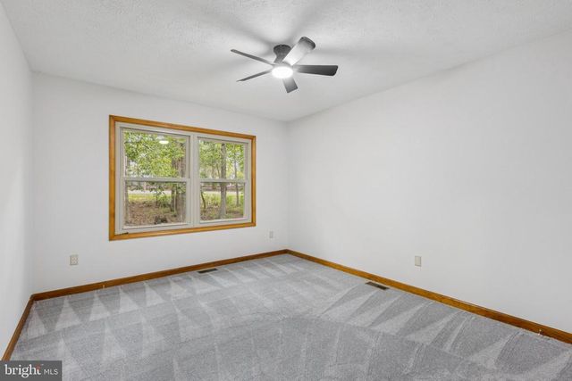 12509 TOWER HILL RD, Midland, VA 22728