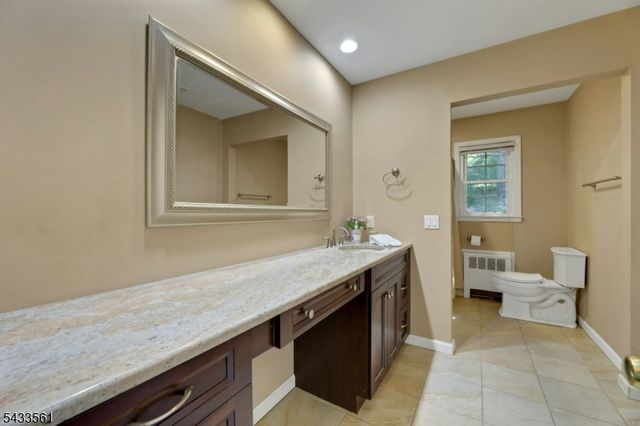 297 Pines Lake Dr E, Wayne Twp., NJ 07470