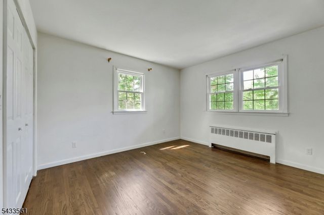 297 Pines Lake Dr E, Wayne Twp., NJ 07470
