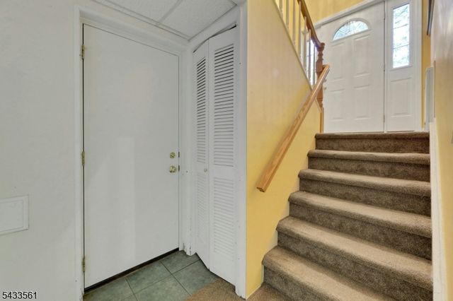 297 Pines Lake Dr E, Wayne Twp., NJ 07470