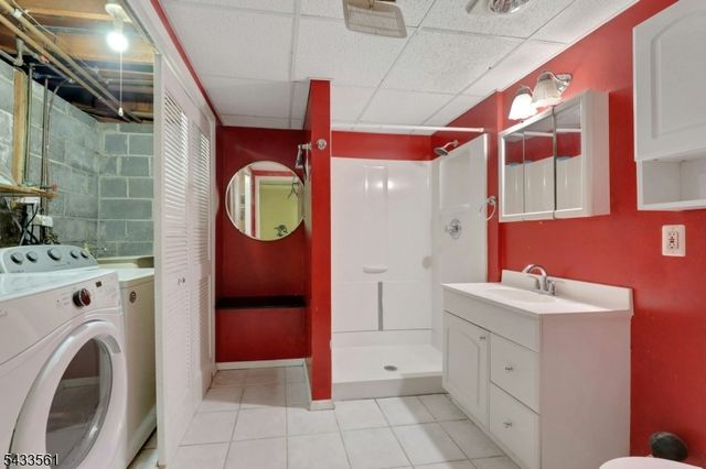 297 Pines Lake Dr E, Wayne Twp., NJ 07470