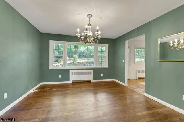 297 Pines Lake Dr E, Wayne Twp., NJ 07470
