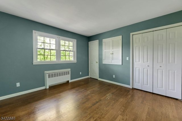 297 Pines Lake Dr E, Wayne Twp., NJ 07470