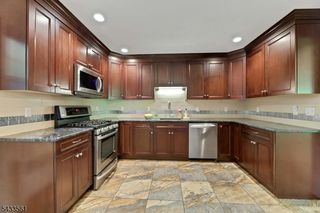 297 Pines Lake Dr E, Wayne Twp., NJ 07470