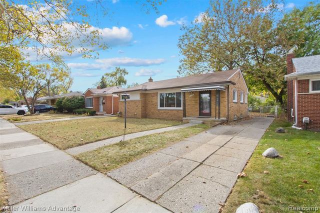21701 Parklawn Street, Oak Park, MI 48237