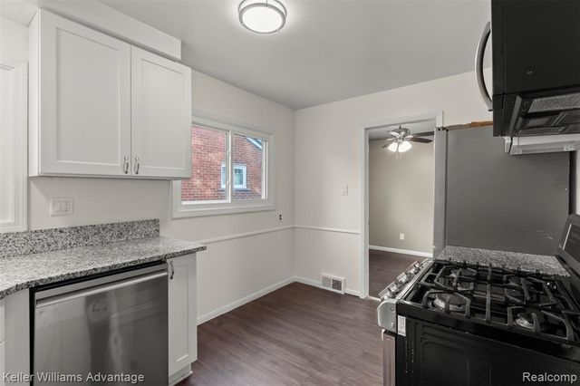 21701 Parklawn Street, Oak Park, MI 48237