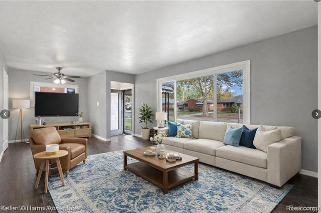 21701 Parklawn Street, Oak Park, MI 48237