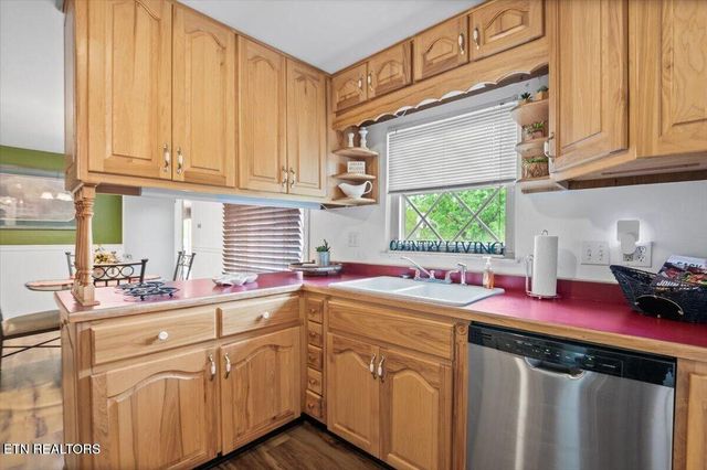 446 Oak Run Rd, Lafollette, TN 37766