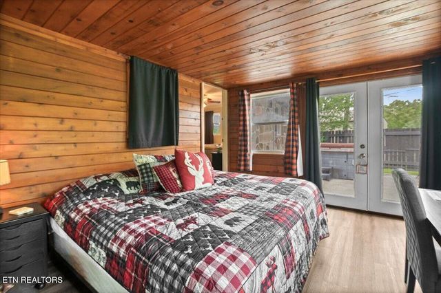 446 Oak Run Rd, Lafollette, TN 37766