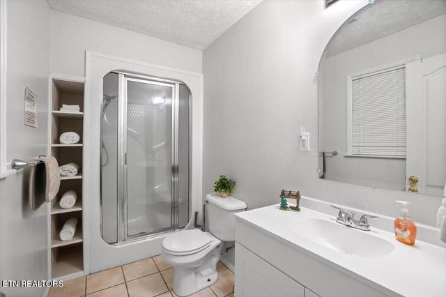 446 Oak Run Rd, Lafollette, TN 37766