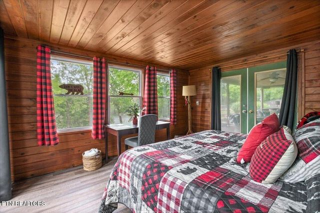 446 Oak Run Rd, Lafollette, TN 37766