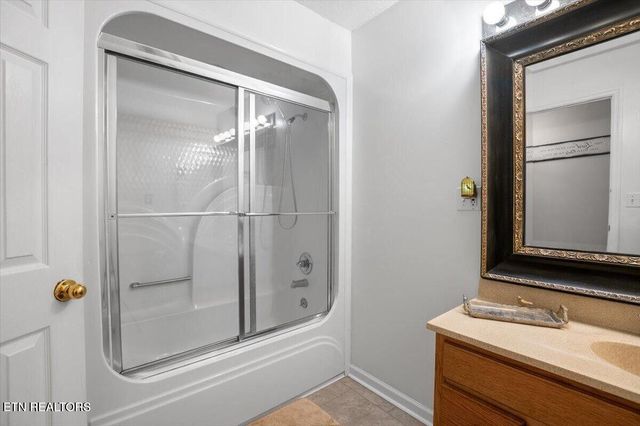 446 Oak Run Rd, Lafollette, TN 37766