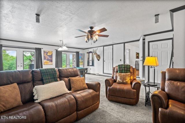 446 Oak Run Rd, Lafollette, TN 37766