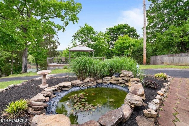 446 Oak Run Rd, Lafollette, TN 37766