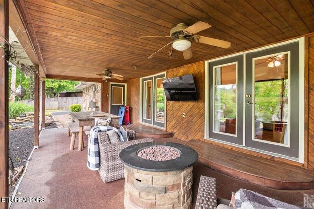 446 Oak Run Rd, Lafollette, TN 37766