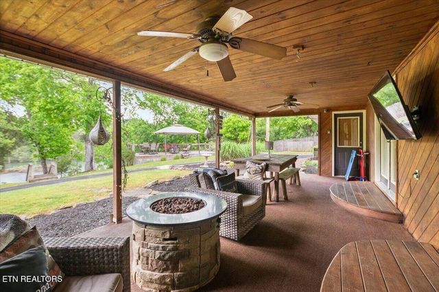 446 Oak Run Rd, Lafollette, TN 37766