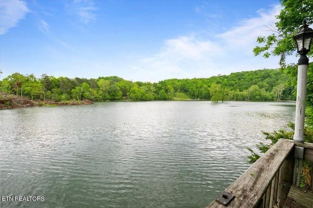 446 Oak Run Rd, Lafollette, TN 37766