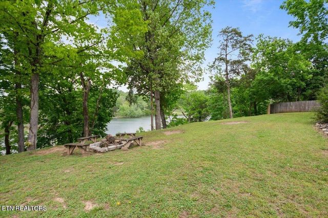 446 Oak Run Rd, Lafollette, TN 37766