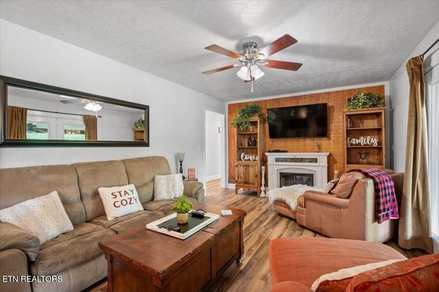 446 Oak Run Rd, Lafollette, TN 37766